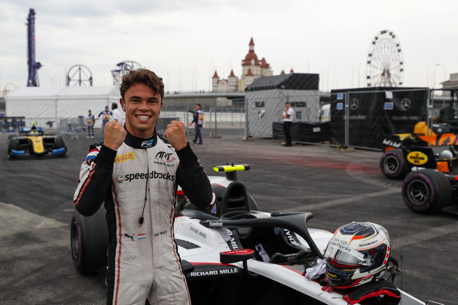 F2: Titelfavoriet De Vries op pole voor mogelijk beslissend weekend in Sotsji