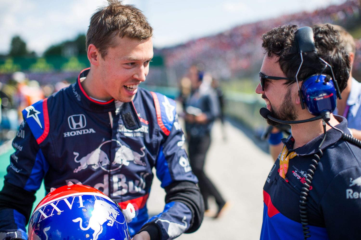 Kvyat over band met engineer: ‘Vloeken op de radio is onze geheime codetaal!’