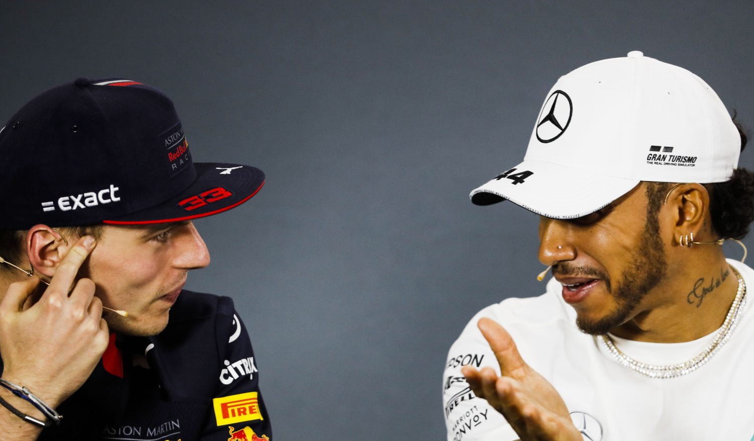 Jos Verstappen: ‘Lewis Hamilton voelt zich gewoon bedreigd door Max’
