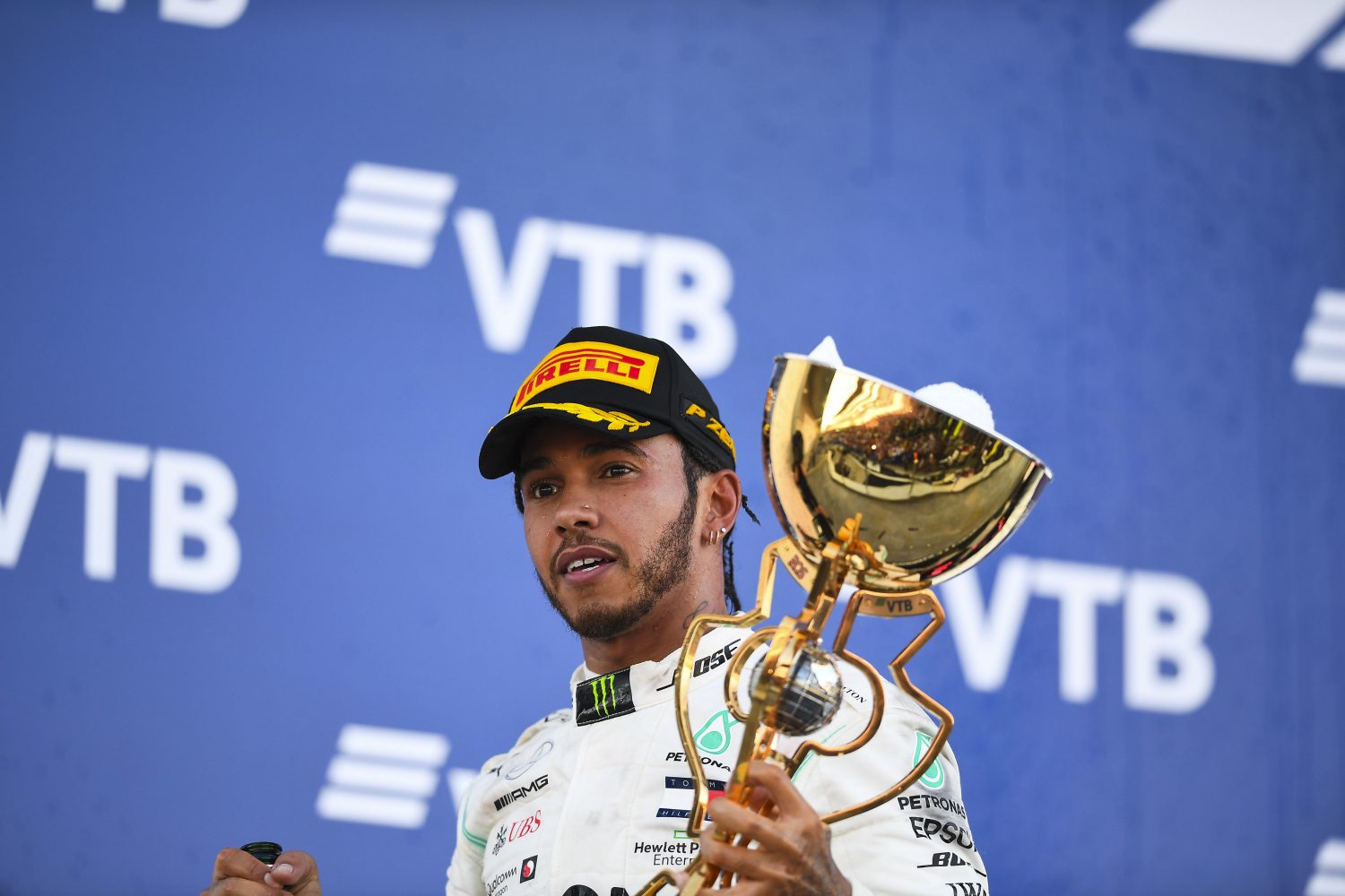 Villeneuve: ‘Hamilton wint alleen omdat hij in de beste auto zit’