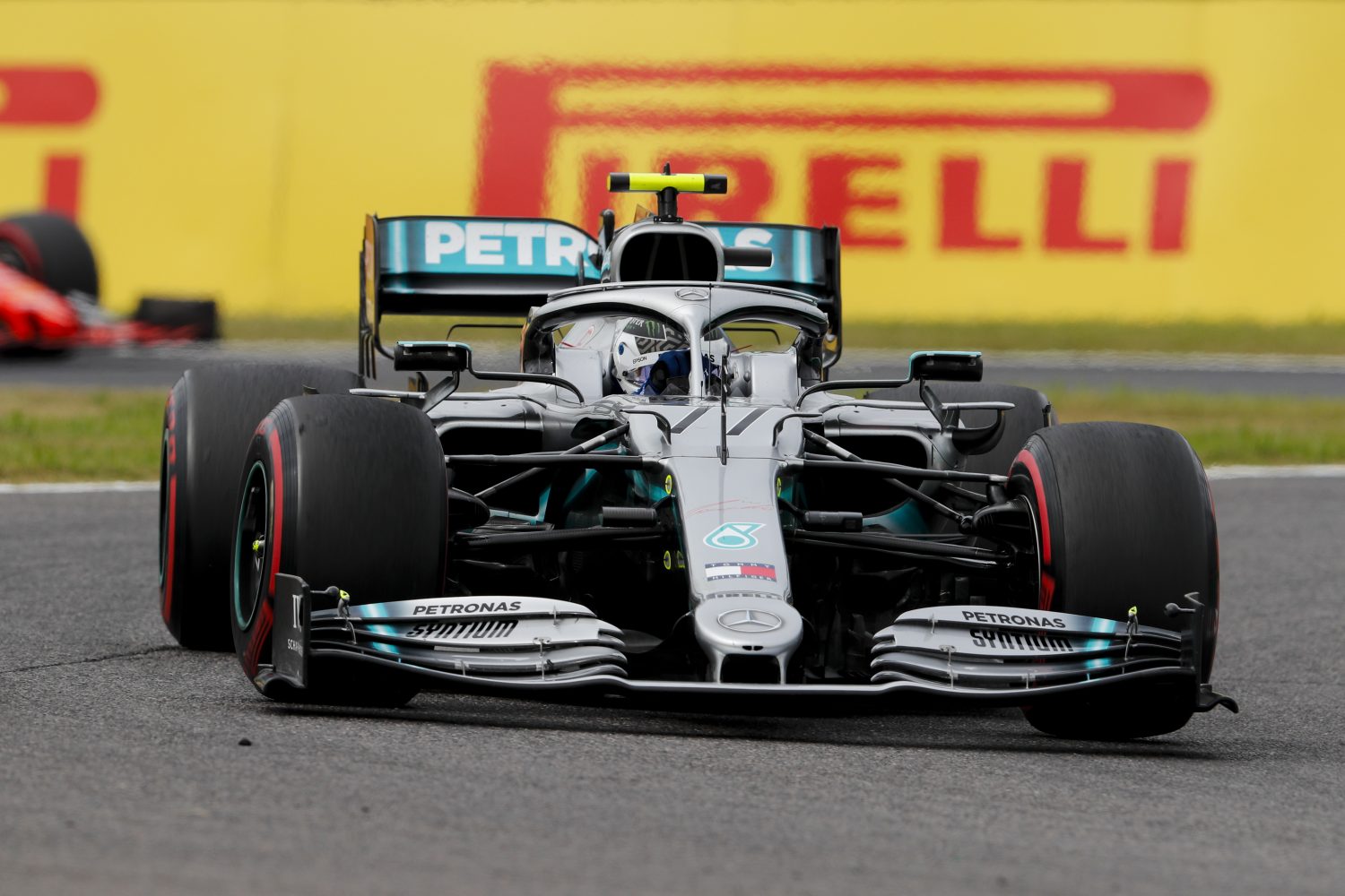 VT2: Bottas opnieuw de snelste, Verstappen derde in training die mogelijk de startvolgorde bepaalt