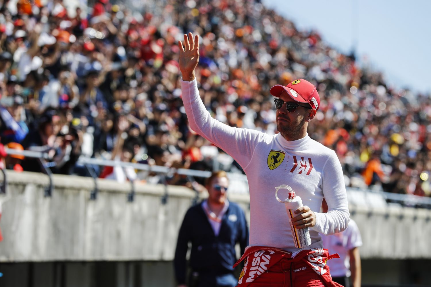 Vettel verrast bij de start: ‘De rode lichten stonden een lange tijd aan’