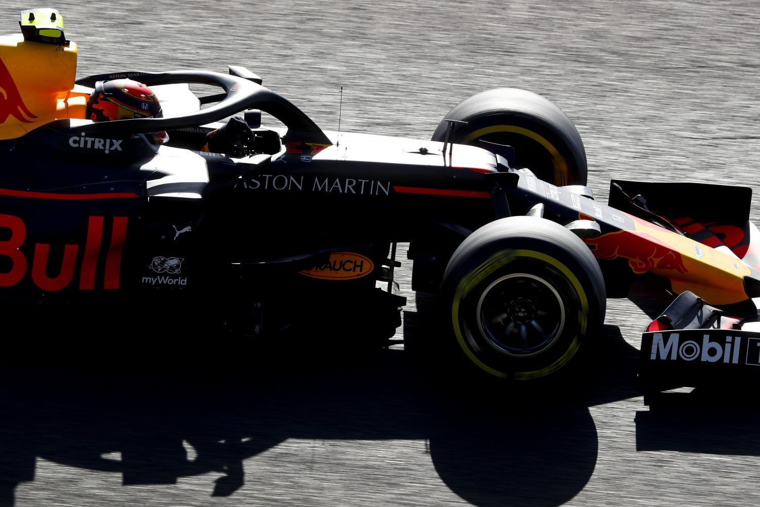 Albon behaalt met vierde plek zijn beste resultaat na ‘vrij saaie race’