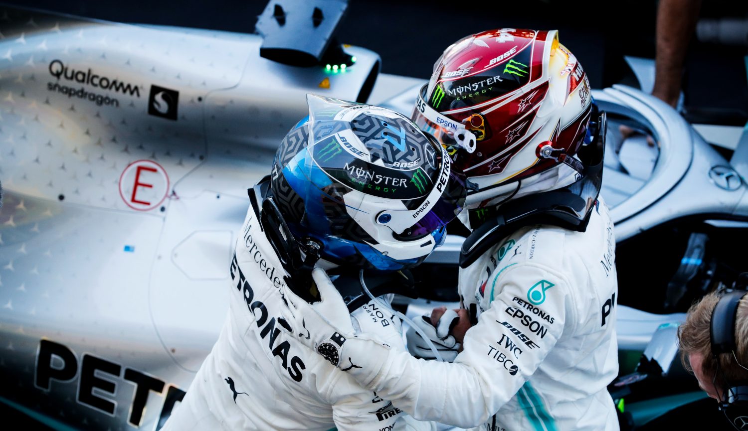 Mercedes grijpt zesde constructeurskampioenschap na zege Bottas