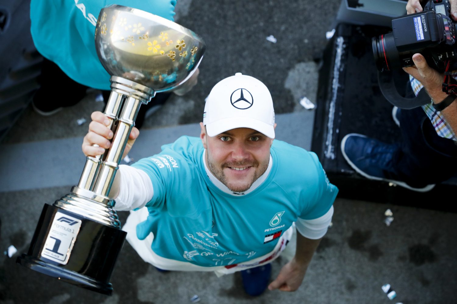 Rondje buitenlandse media: ‘Bottas profiteert van fouten Ferrari’ en ‘Verstappen gaat tekeer’