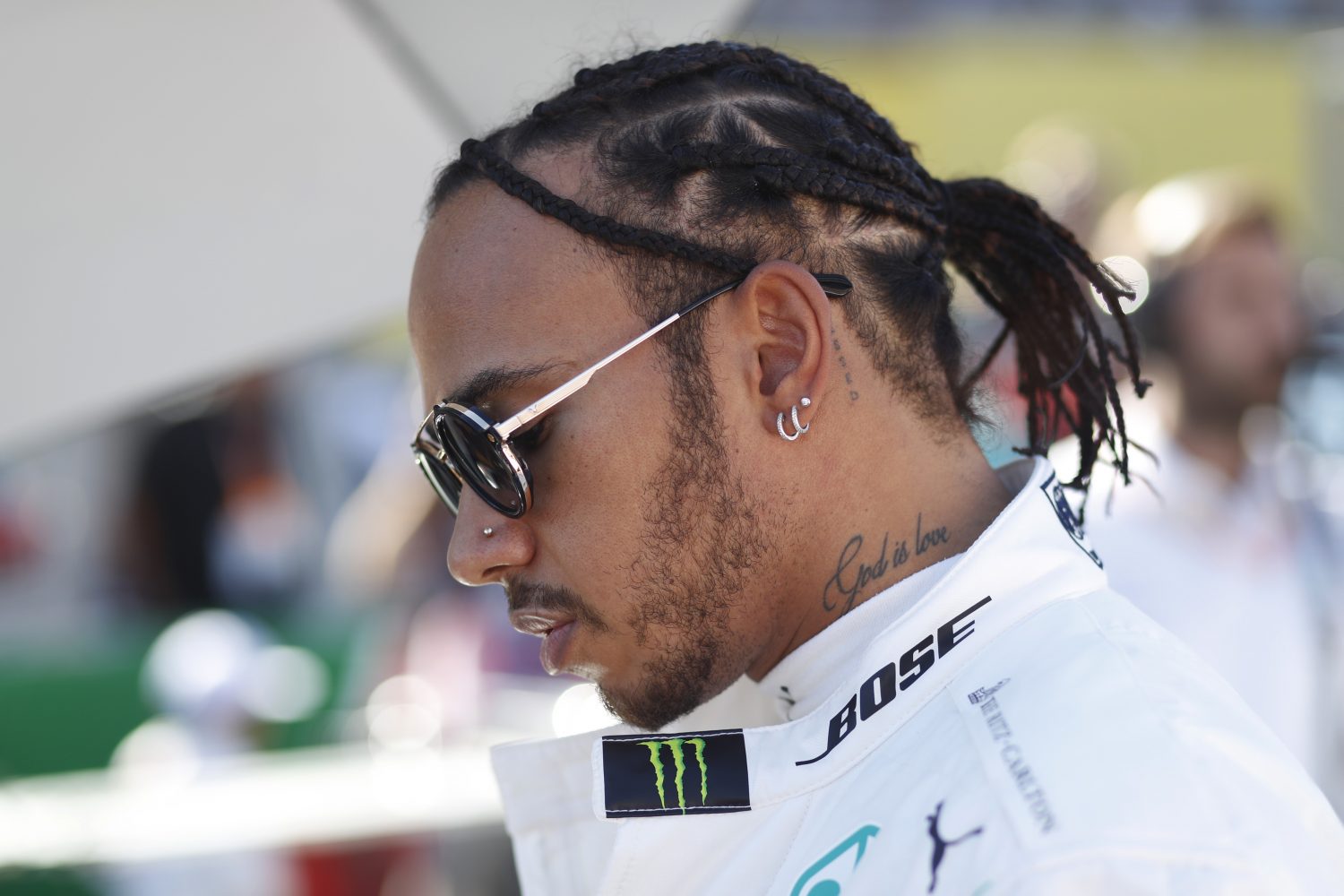 Hamilton keurt rijgedrag Verstappen af: ‘Rijders moeten signalen respecteren’