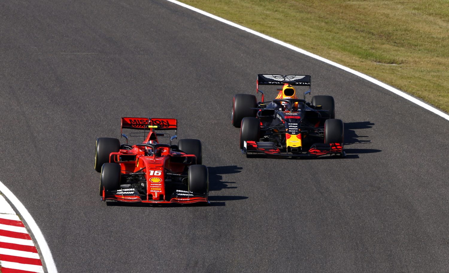 Marko ziet Leclerc Verstappen als ‘stootkussen’ gebruiken: ‘Helaas helpt de straf ons niet meer’