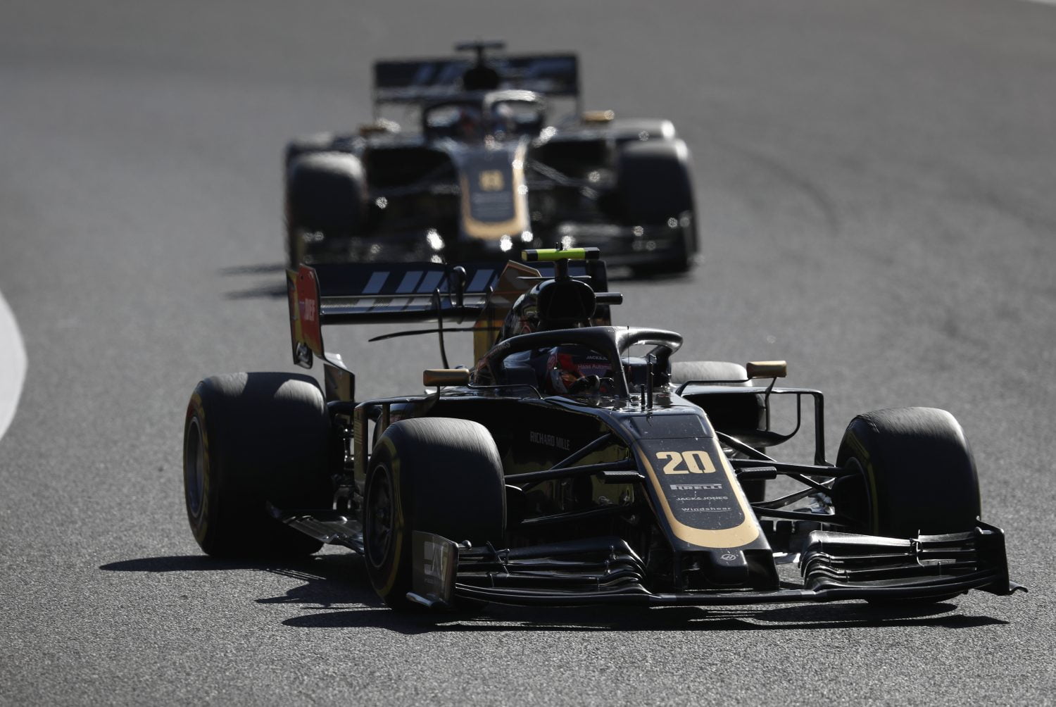 Haas verwacht geen verbetering dit seizoen: ‘Toch maar vier races te gaan’