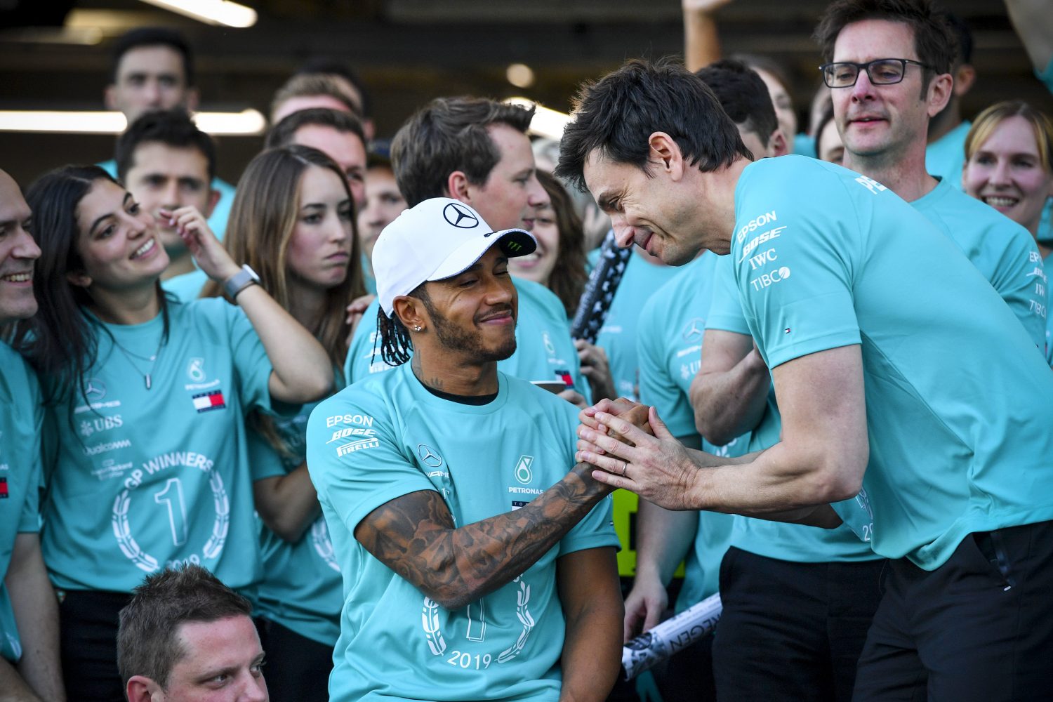 Wolff geeft Hamilton met gerust hart vrijheid: ‘Hij neemt geen onnodige risico’s’