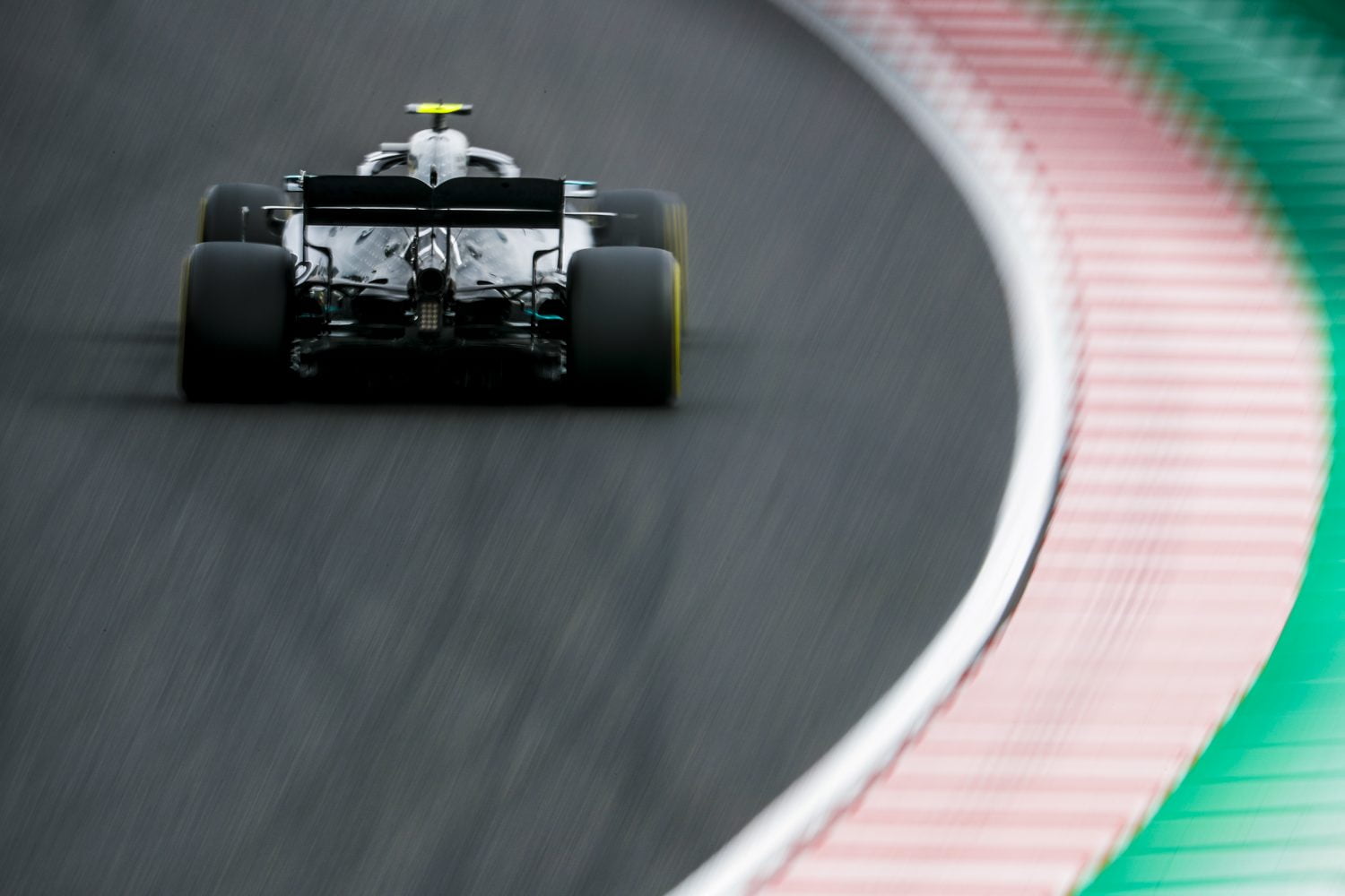 VT1: Bottas zet de toon, Verstappen vijfde