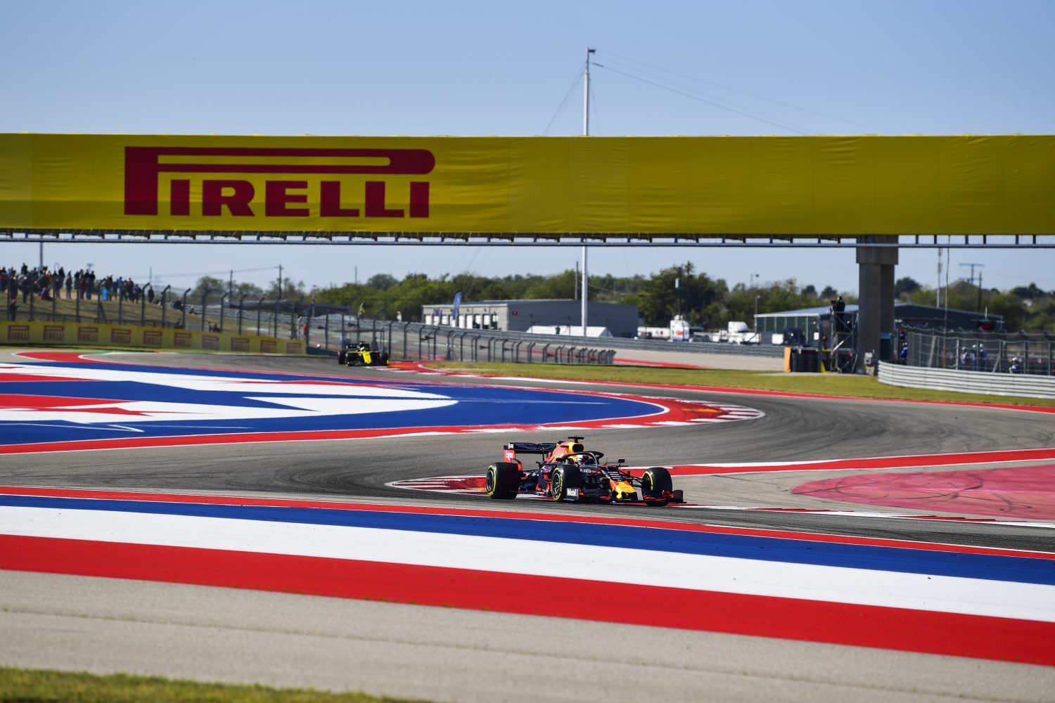 VT1: Verstappen snelste op ‘hobbelig’ COTA