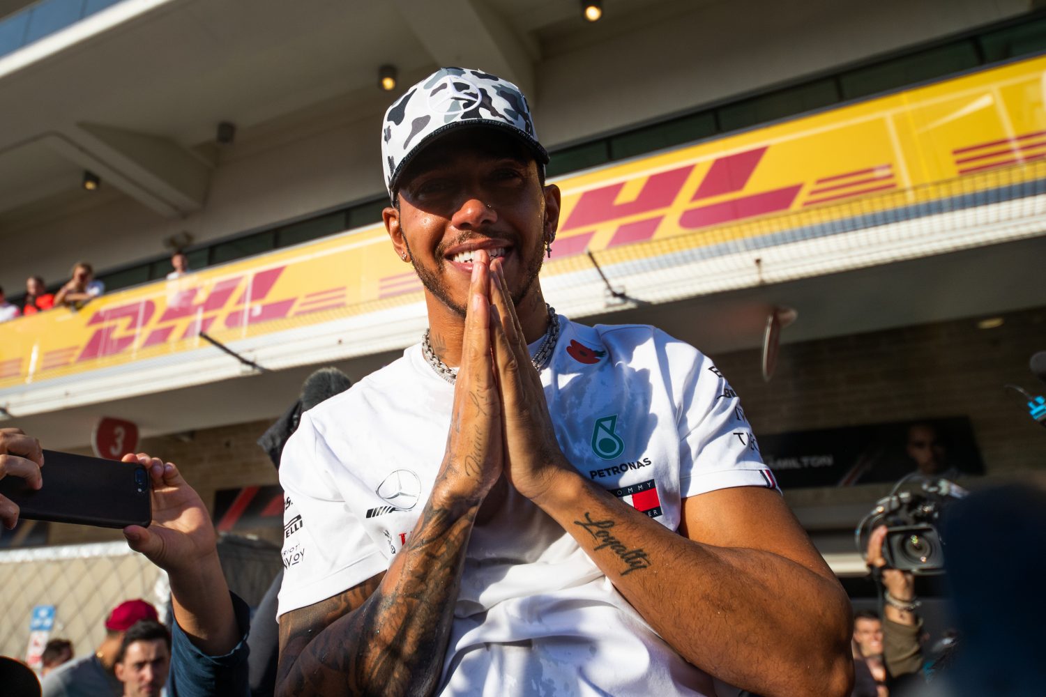 Hamilton: ‘Felicitaties van Alonso en Dennis behoorlijk verbazingwekkend’