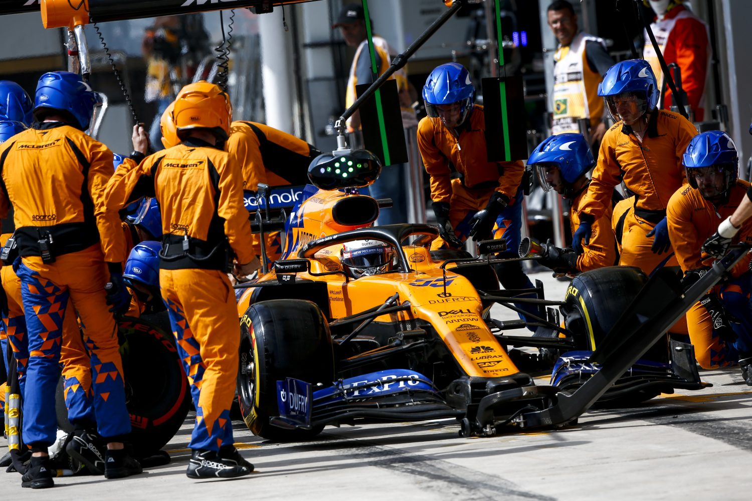 Sainz gepromoveerd naar derde plaats: ‘Dit was een dag waarop alles meezat’
