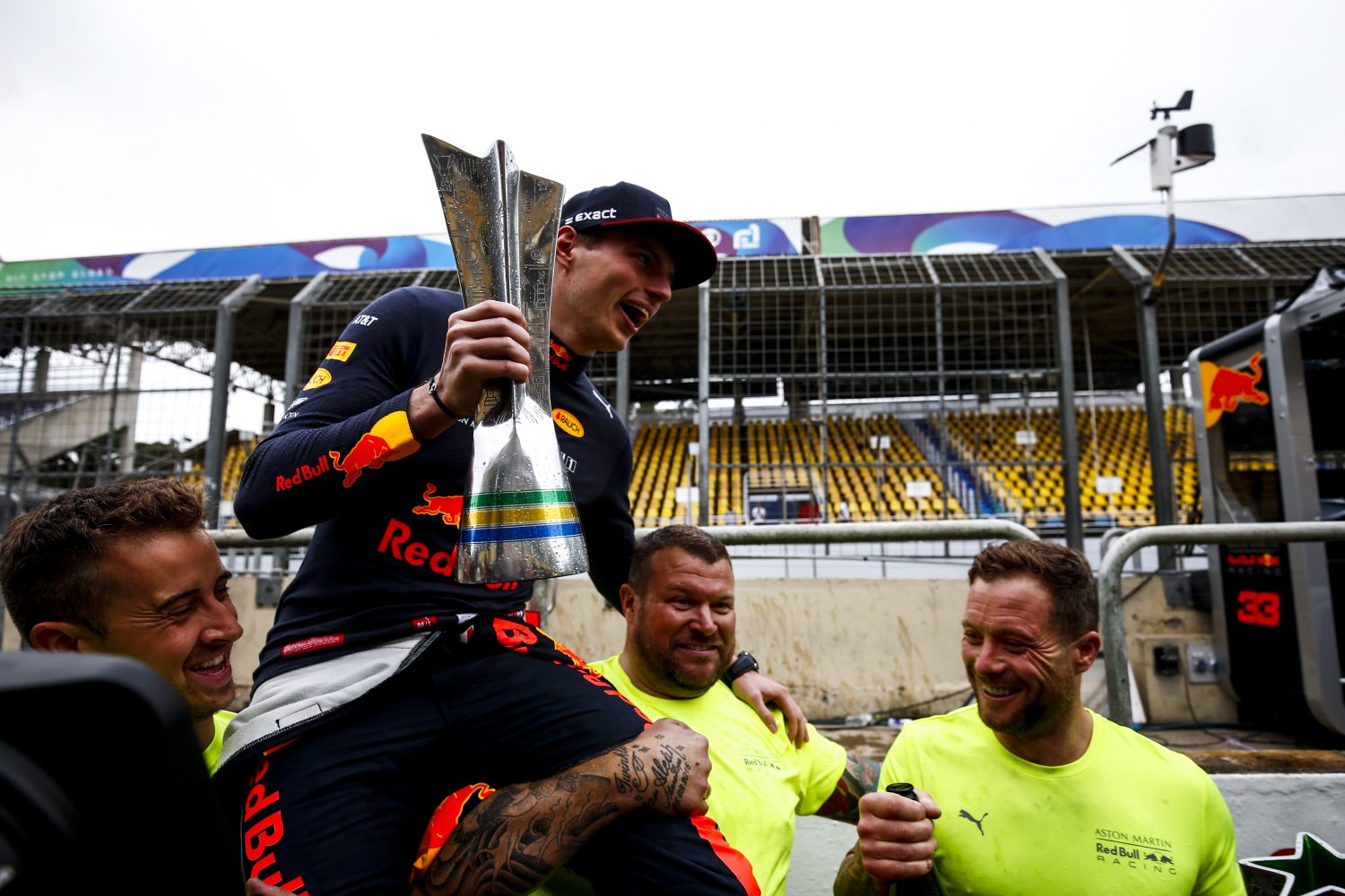 Rondje buitenlandse media: ‘Zeges Verstappen nooit zonder drama’ en ‘ramp compleet voor Ferrari’