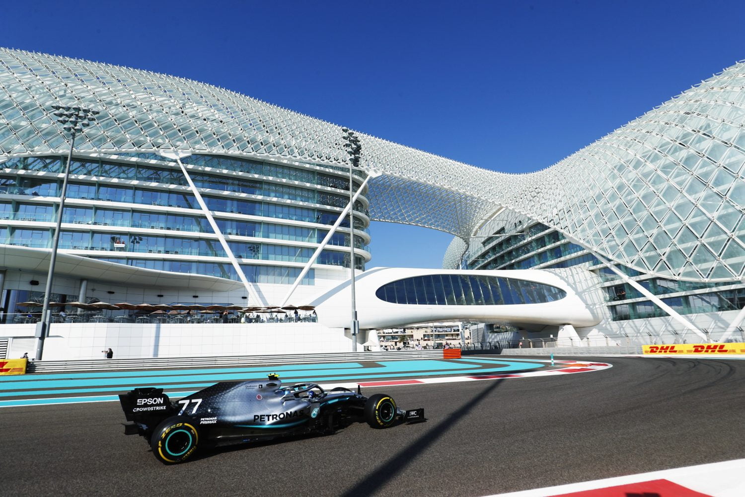 VT1: Bottas snelste, Vettel crasht en motorproblemen voor Ricciardo
