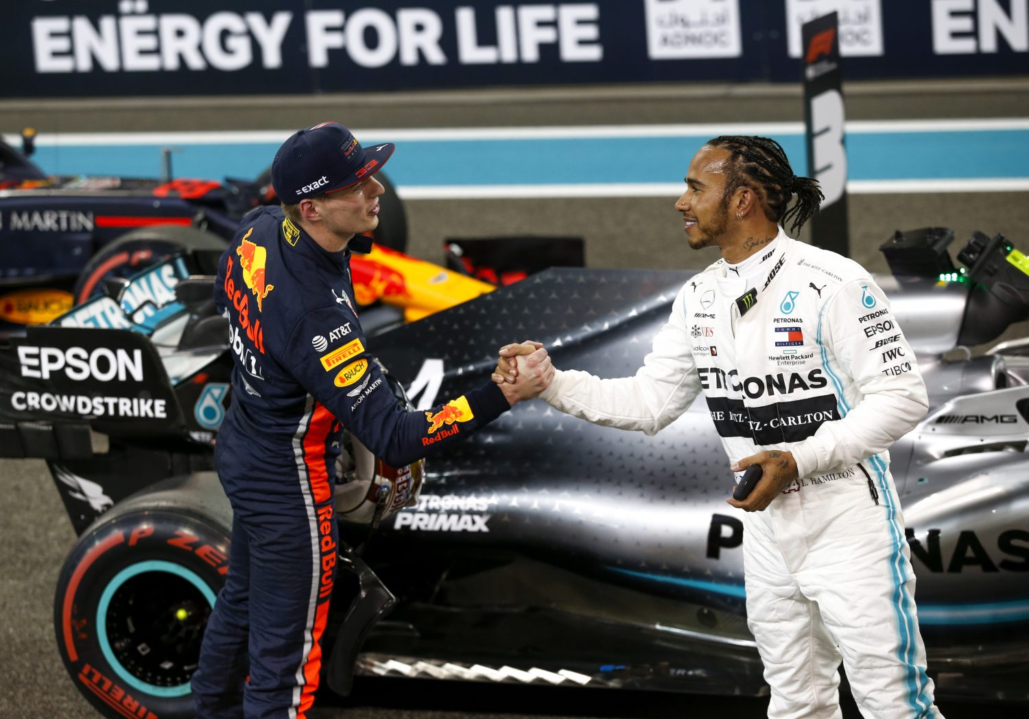 Preview: Kunnen Verstappen en Ferrari zondag Hamilton binnen handbereik houden?