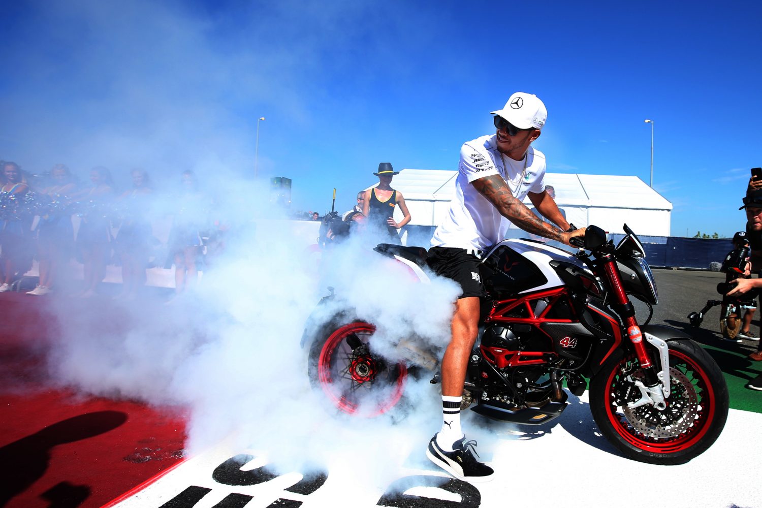 Lewis Hamilton en Valentino Rossi wisselen in december van zitje