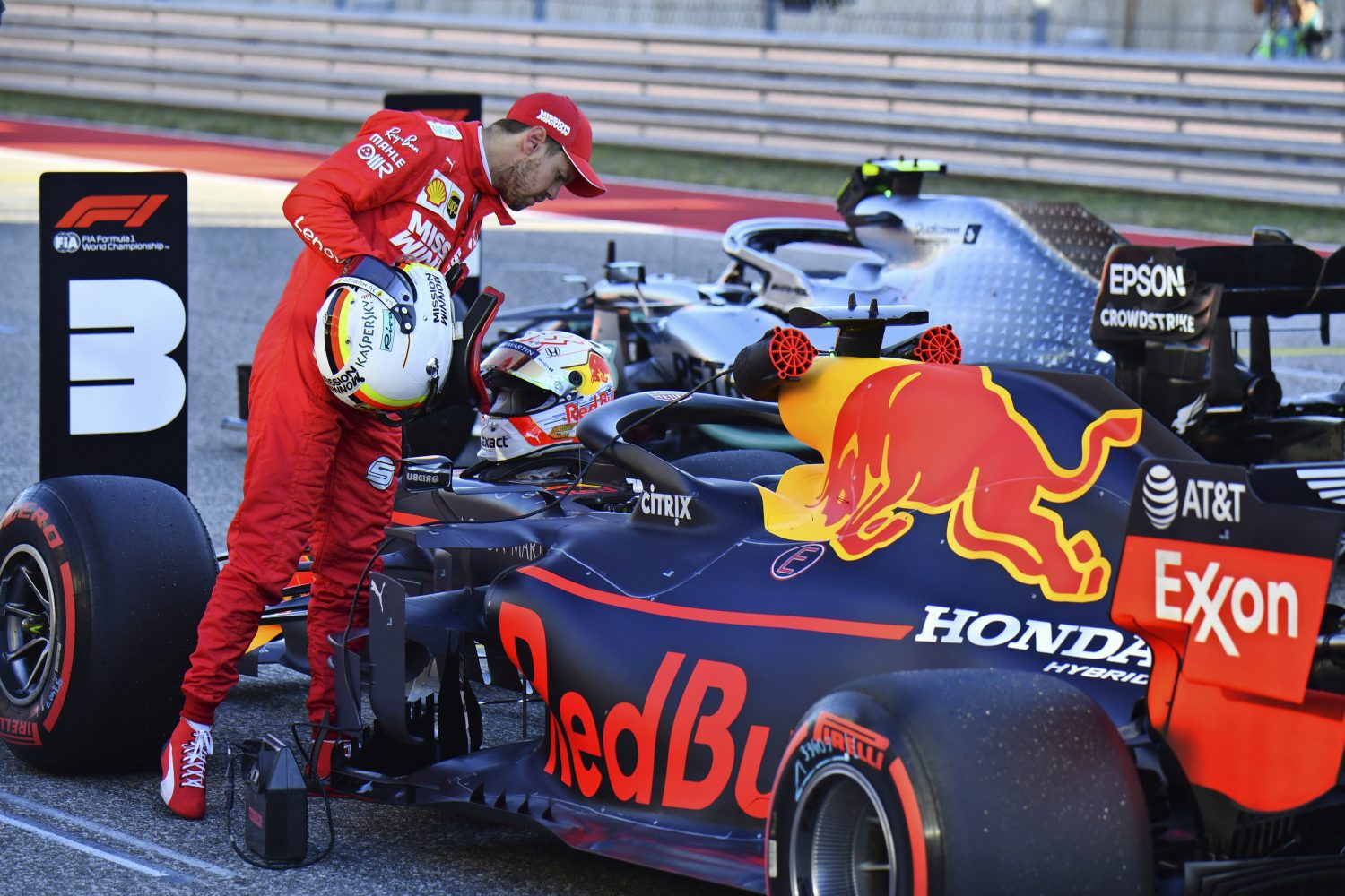 Door de lens van Peter: Gluren bij de buren met Inspector Vettel