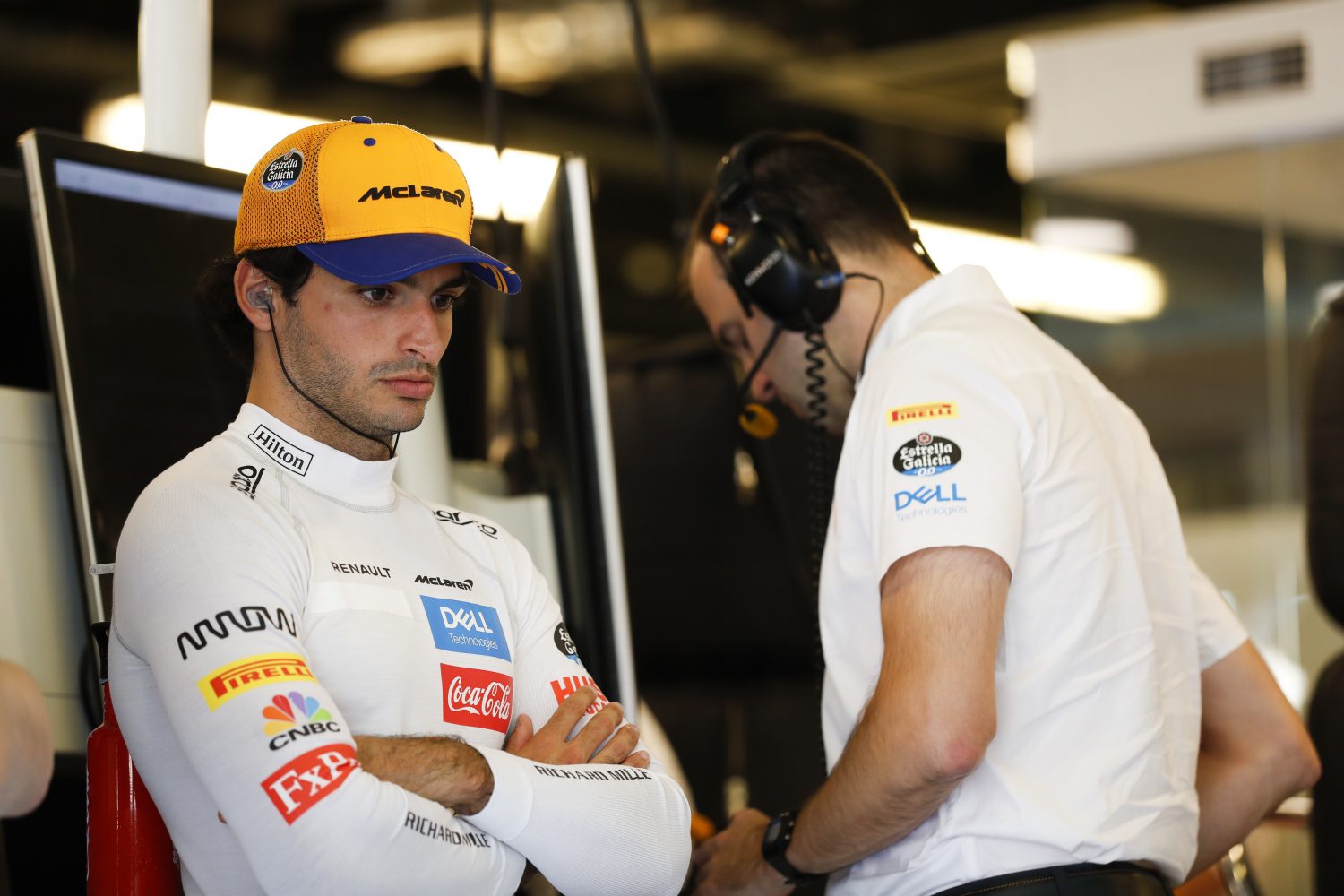 Sainz opnieuw niet blij met tv-uitzending: ‘Ze lieten weer het gevecht niet zien’