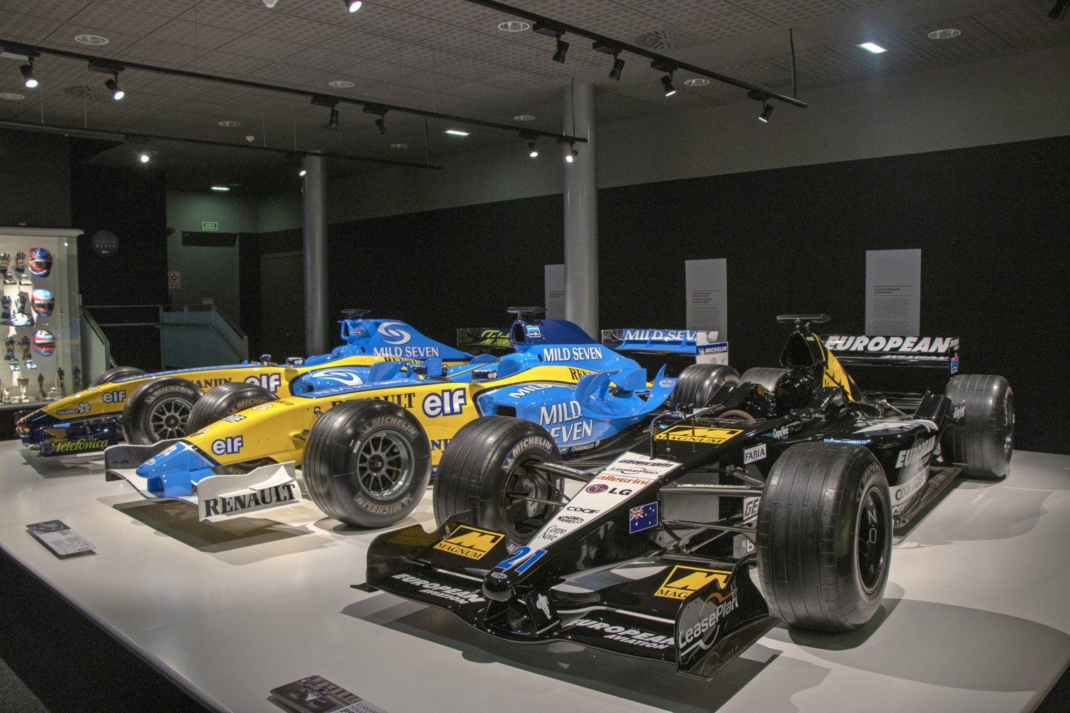 Een kijkje in de collectie van Fernando Alonso's eerste Formule 1-wagens.