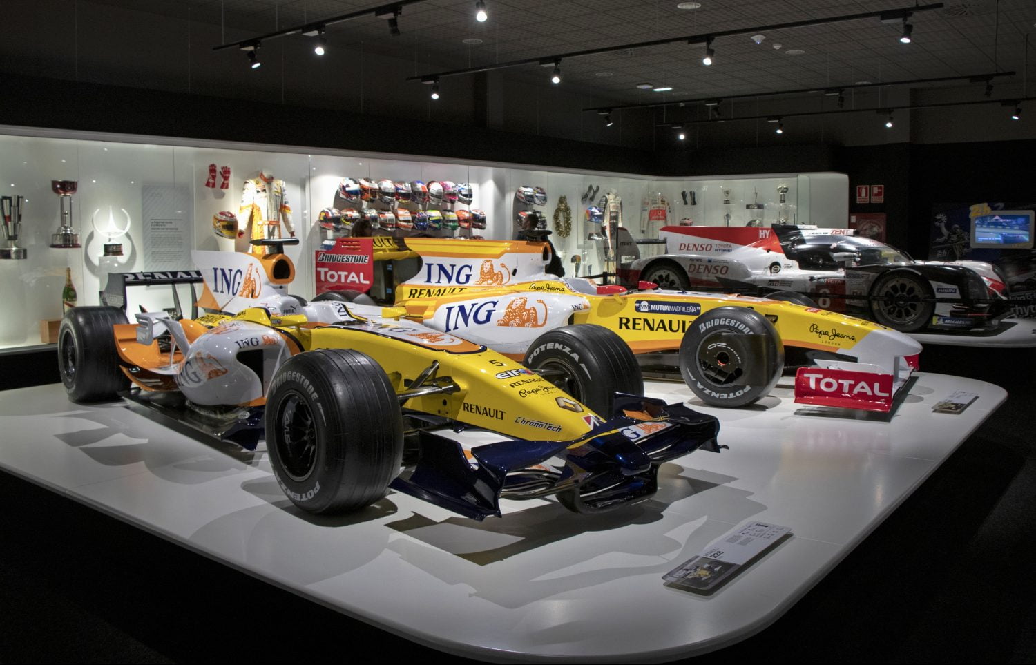 Een kijkje in de collectie van Fernando Alonso