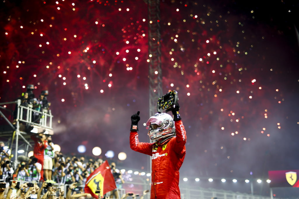 Vettel won in 2019 voor de vijfde keer op het Marina Bay Street Circuit