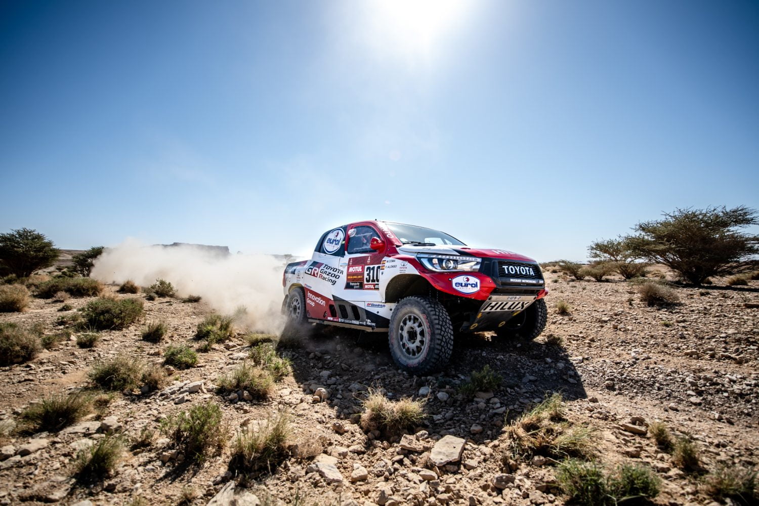 Video: Alonso maakt koprol tijdens Dakar Rally