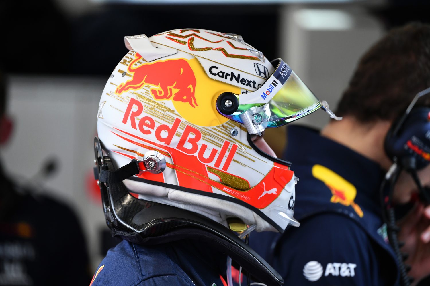 Verstappen niet van plan om helmdesign elke race aan te passen Coureurs mogen in 2020 weer onbeperkt van helmdesign
