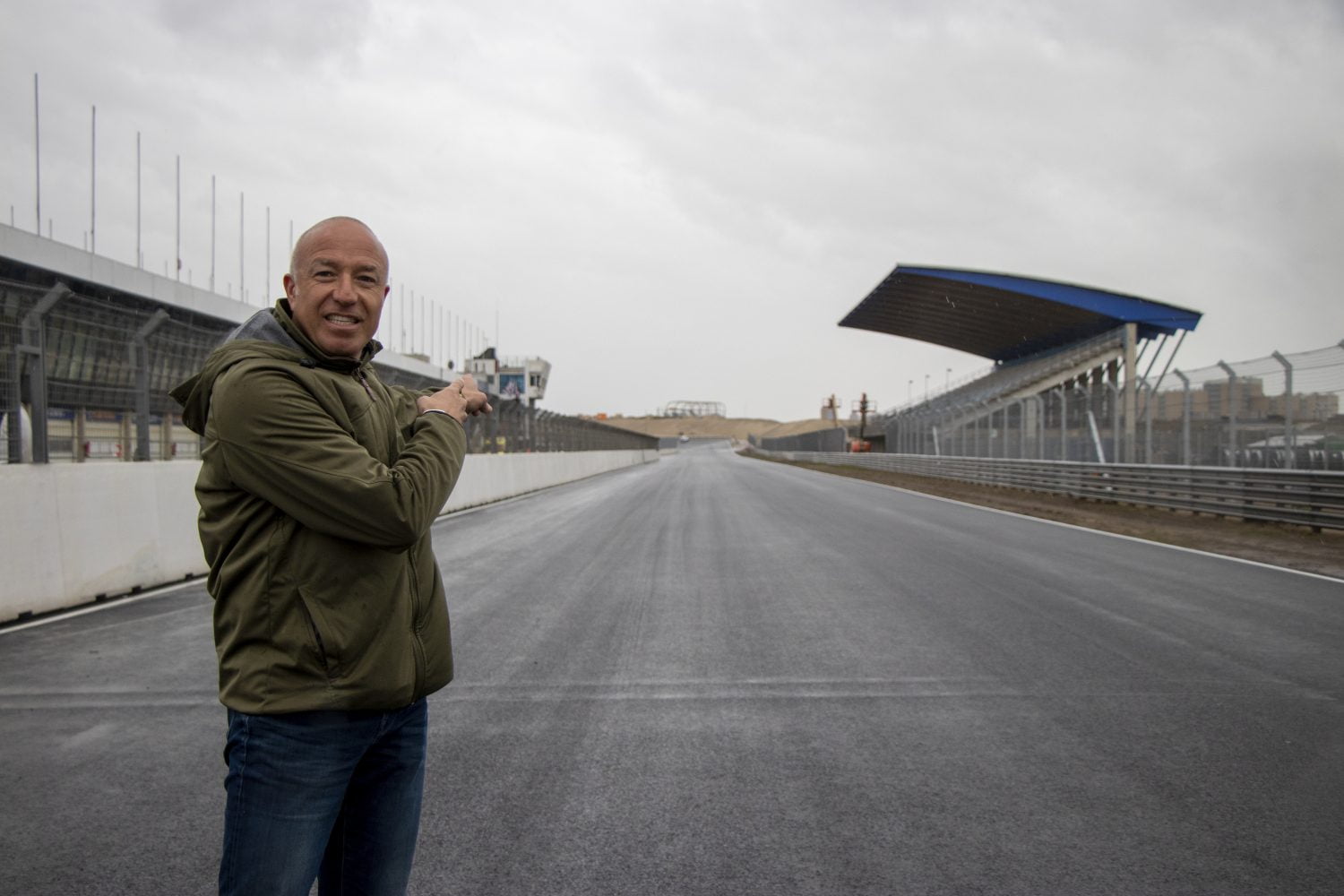 Video: Tom Coronel legt een rondje op vernieuwd Circuit Zandvoort uit