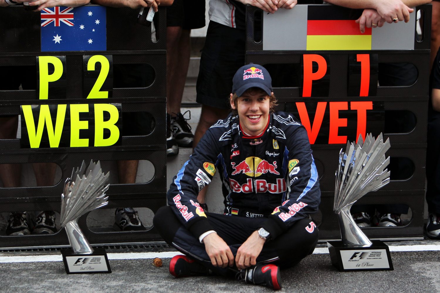 Terugblik 2010: Bullseye voor Red Bull, Vettel magistraal in Maleisië