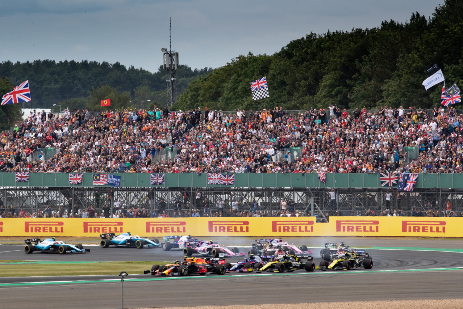 ‘F1 denkt aan tot wel drie races achter gesloten deuren op Silverstone’