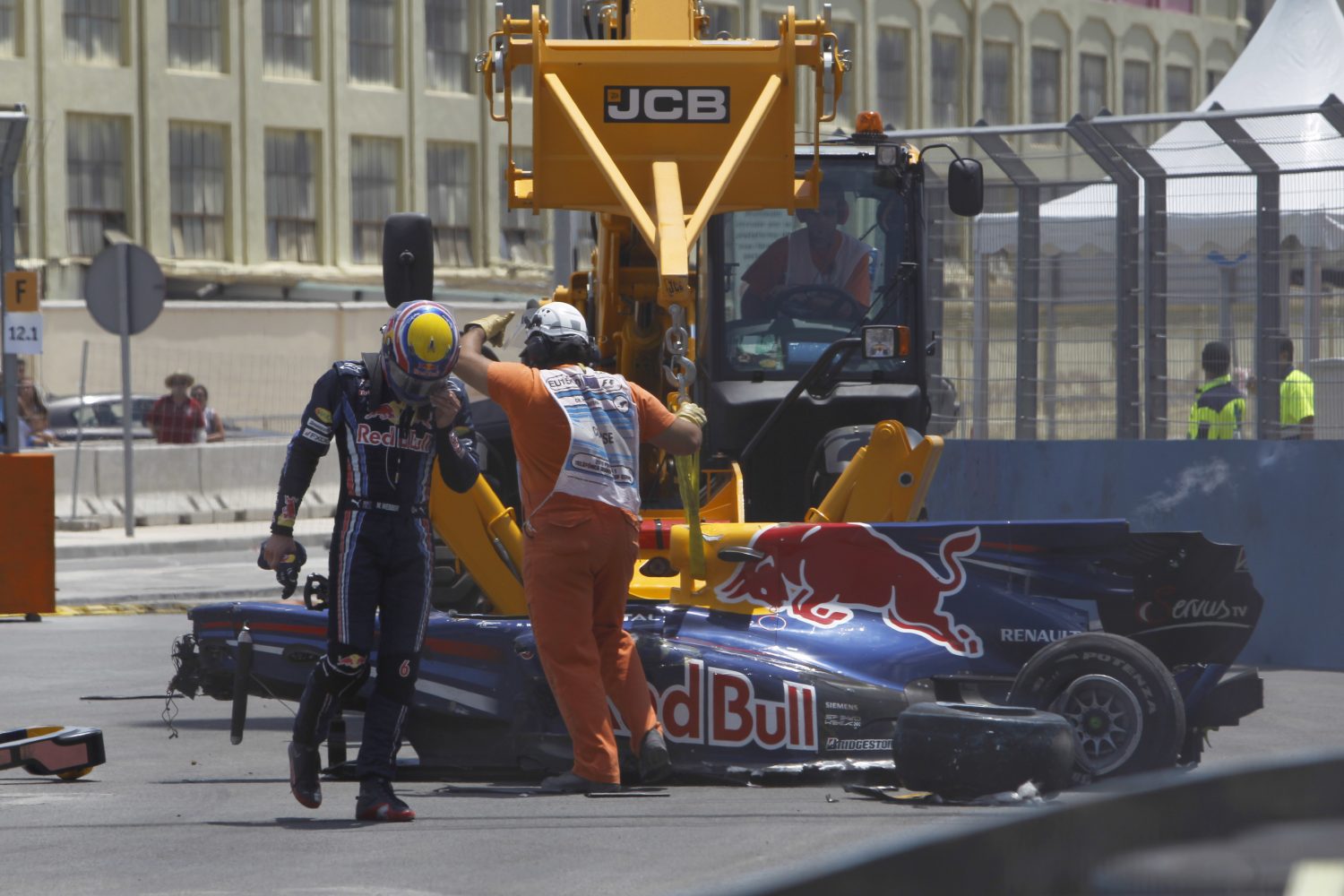 Terugblik 2010: Vettel heeft vleugels, Webber vliegt door de lucht bij horrorcrash in Valencia