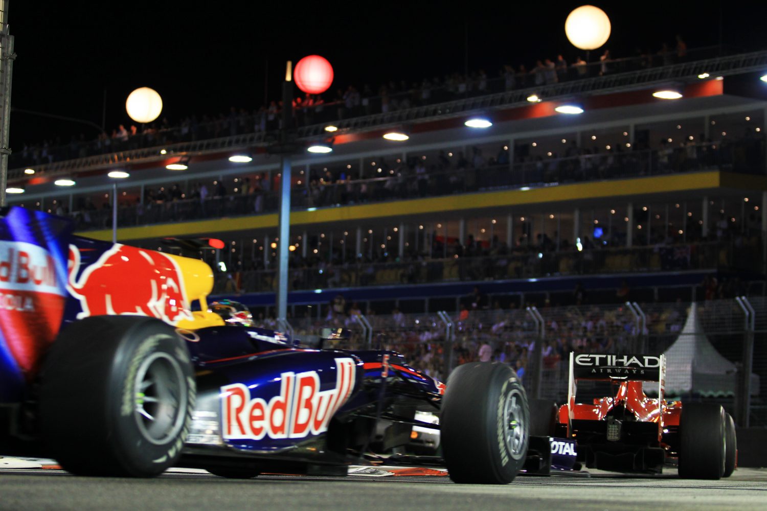 Terugblik 2010: Alonso houdt hoofd koel tijdens verhit foutenfestival in Singapore