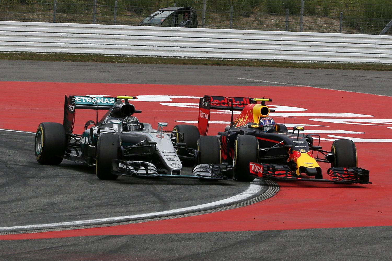 Rosberg: ‘De meest irritante tegenstander? Simpel: Max Verstappen’