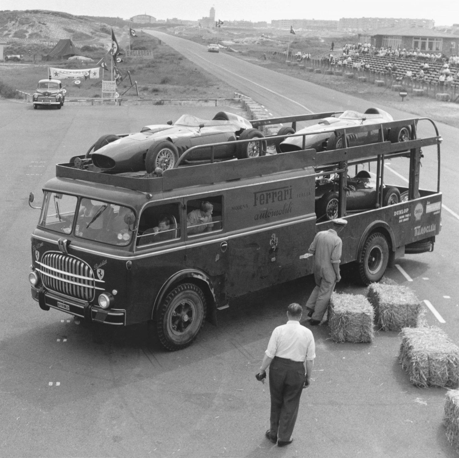 Terug naar Zandvoort: 1960, Dino’s in de duinen