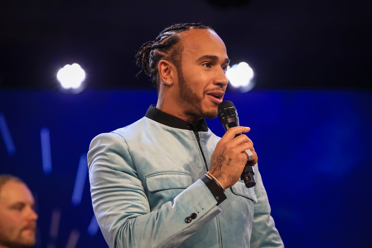 Hamilton richt commissie op om diversiteit in autosport te vergroten
