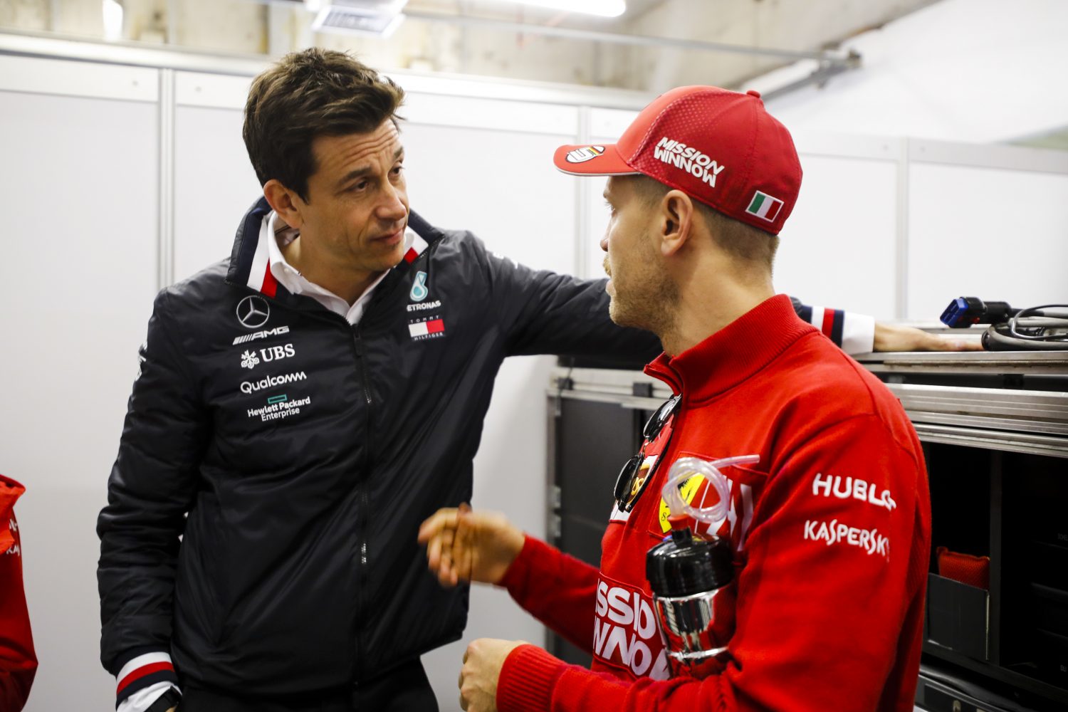 Vettel rekent niet op Mercedes-zitje, twijfelt over toekomst: ‘Ben er nog niet uit’