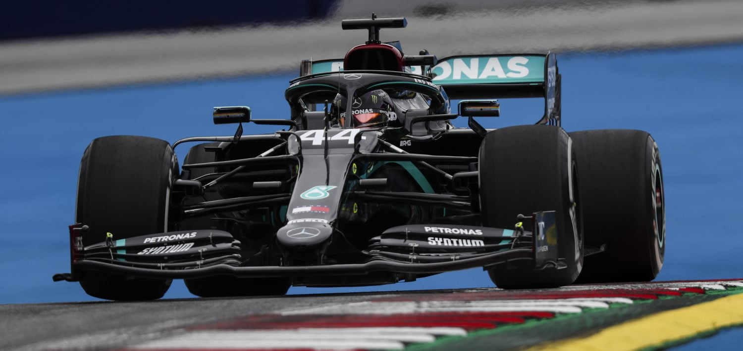 VT1: Hamilton en Bottas het snelst, Verstappen derde ondanks spin