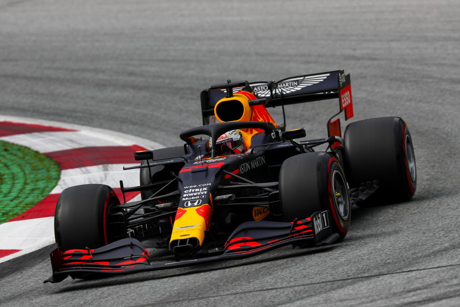 Verstappen: ‘Ook als het regent moet de auto 100% zijn’
