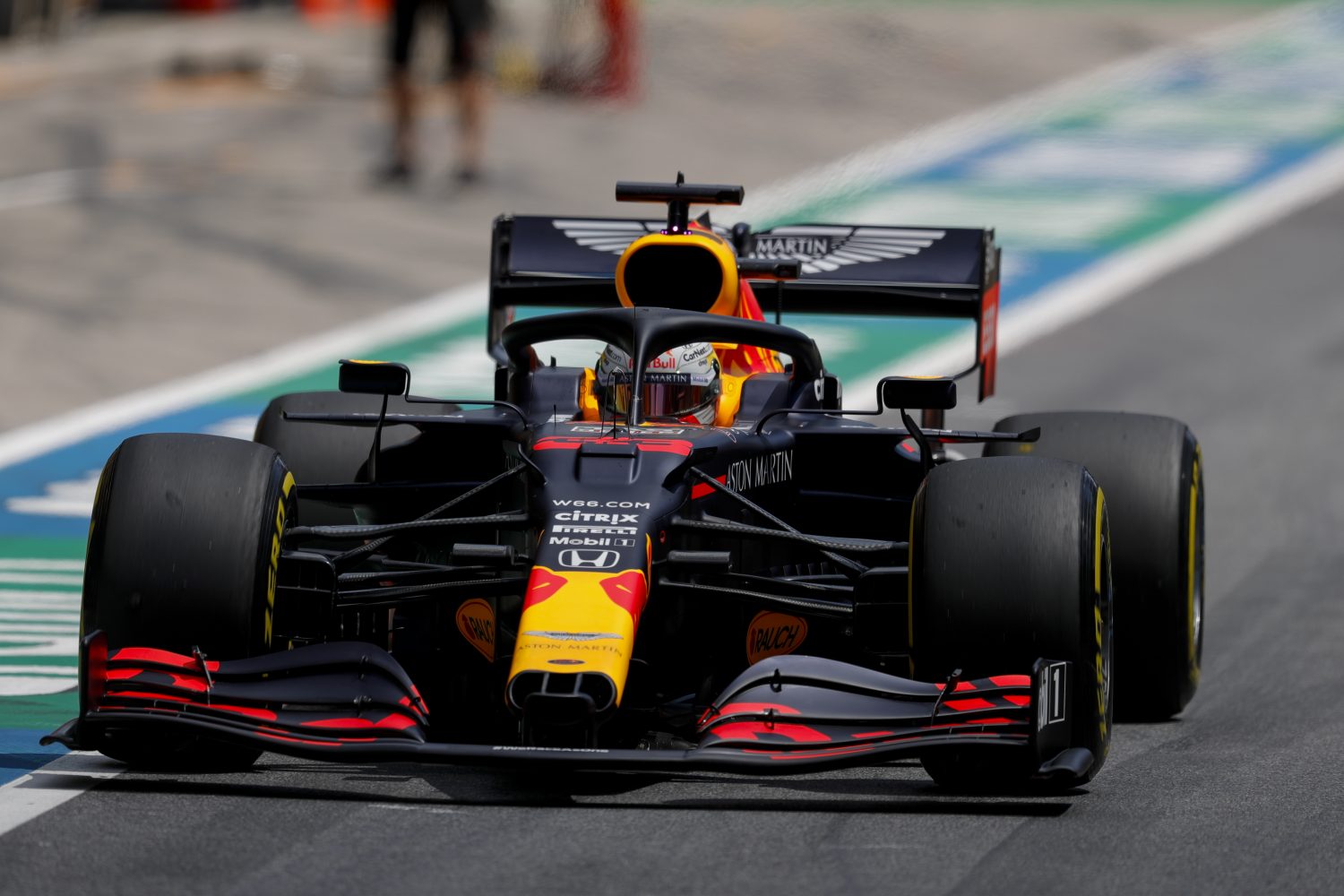 Verstappen gokt op geel: ‘Vandaag was Mercedes te snel, morgen hebben we niks te verliezen’