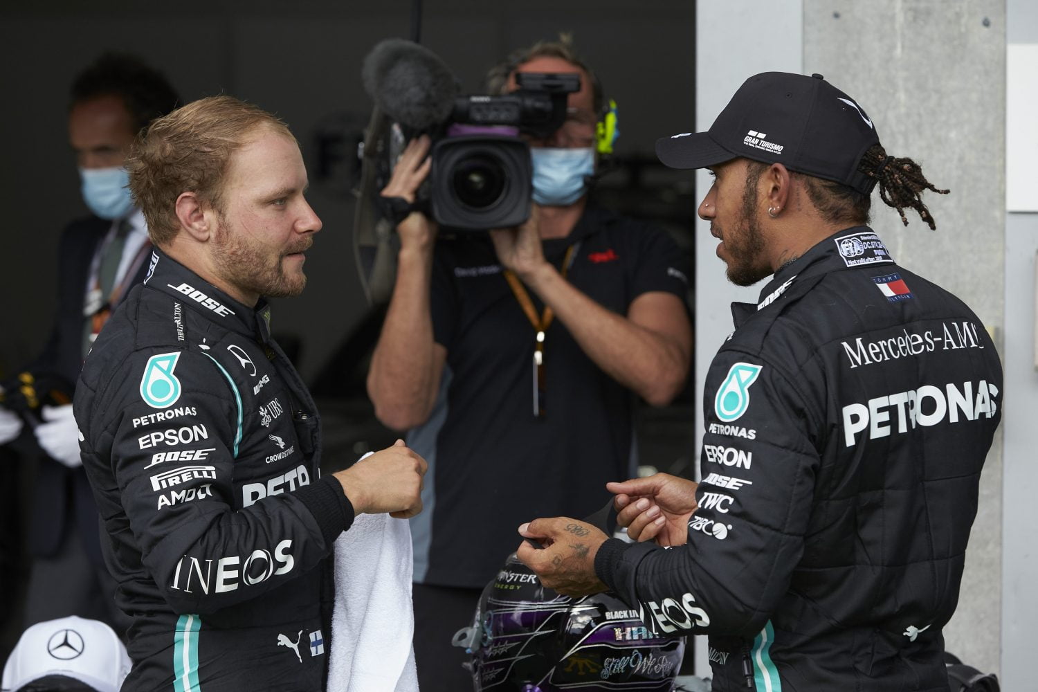 Horner: ‘Mercedes trekt Hamilton voor, dat is wel duidelijk’