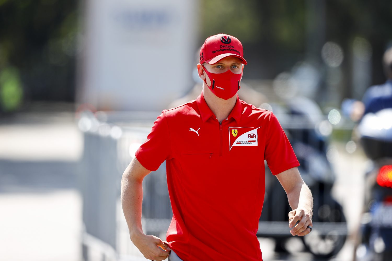 Schumacher stelt zichzelf beschikbaar: ‘Als Haas me in Abu Dhabi al nodig heeft, dan ben ik er klaar voor’