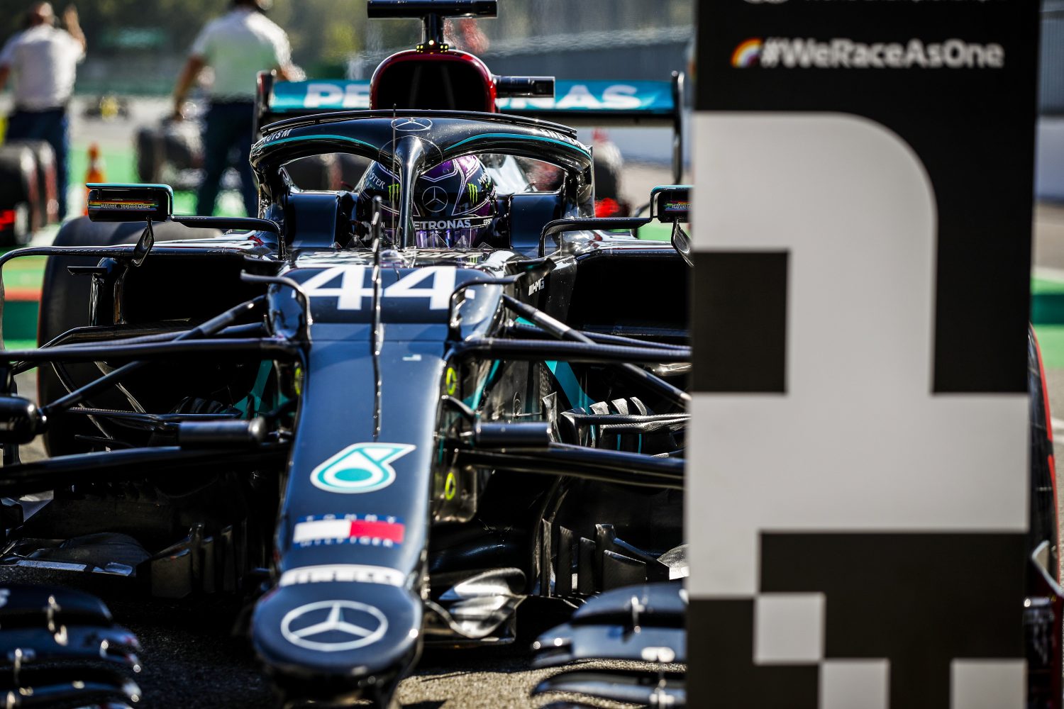 ‘Geen commentaar’ van Mercedes op geruchten verkoop team voor 755 miljoen euro