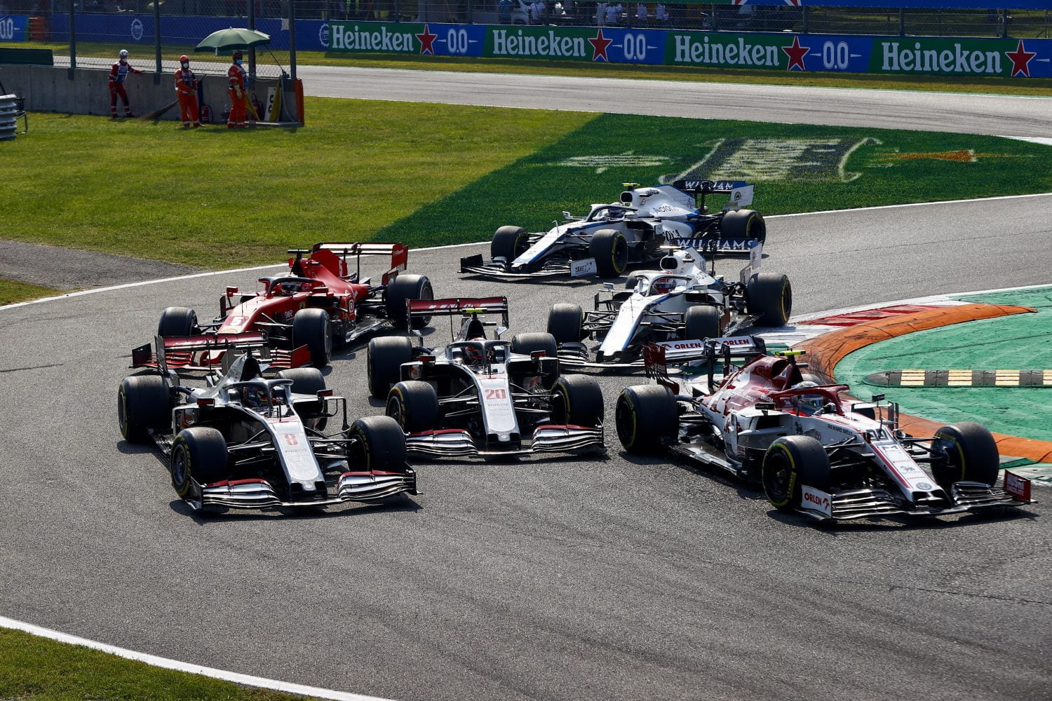 Magnussen en Giovinazzi maken superstarts, Bottas en Vettel het slechtst van hun plek