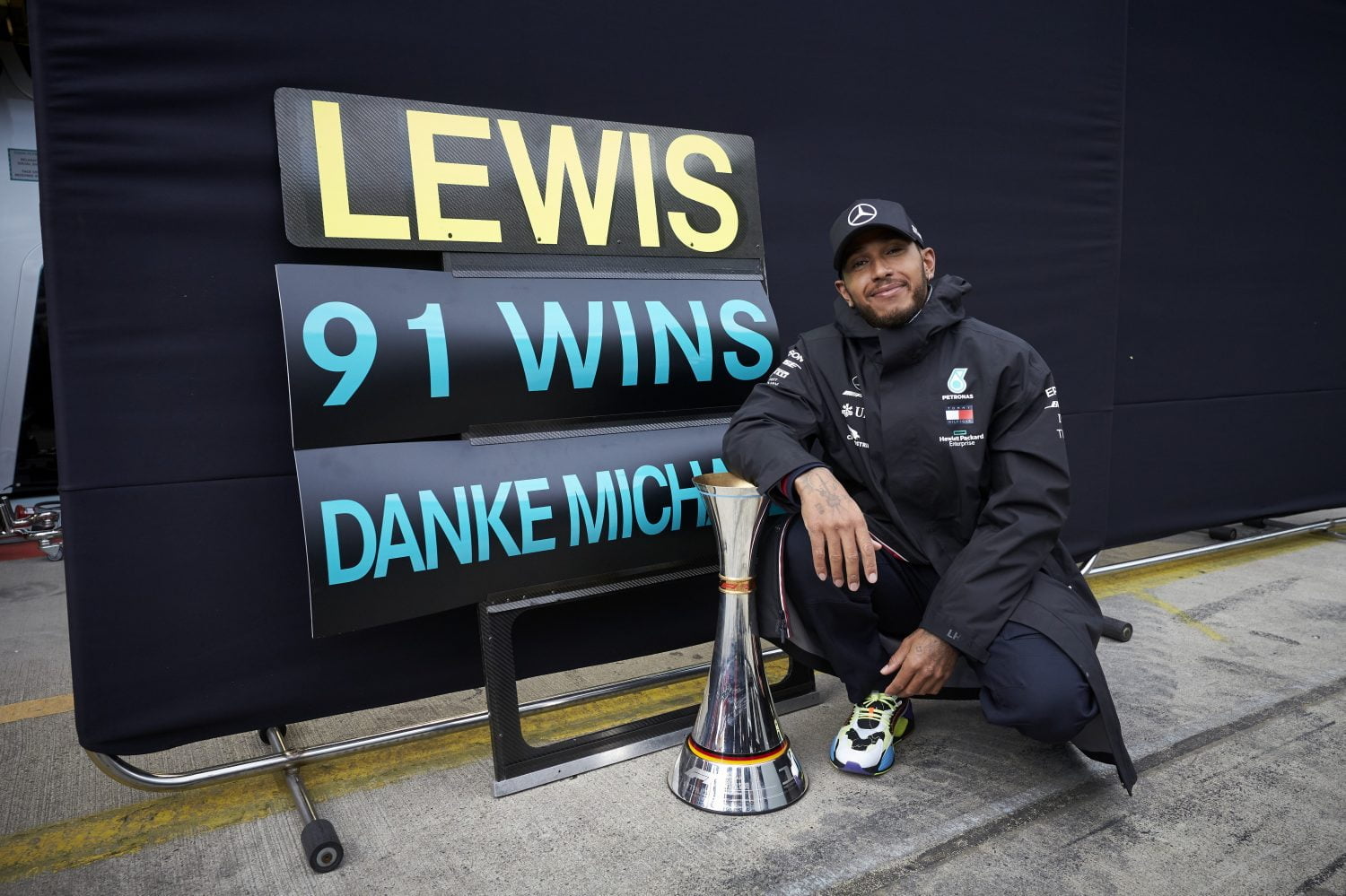 Hamilton gaat nog even door: ‘Ik ben nog niet klaar hier’