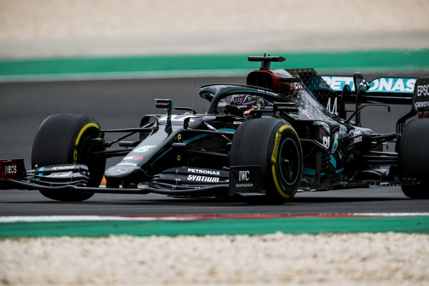 Hamilton pakt recordzege in Portugese GP, Verstappen derde