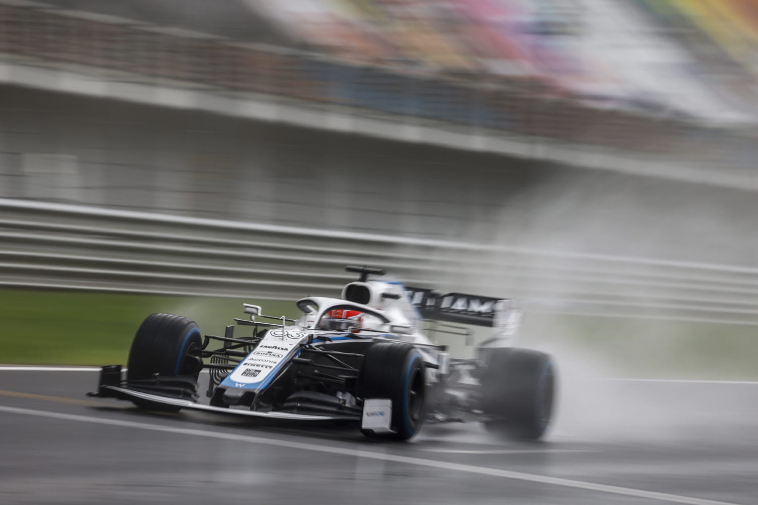 Russell over ‘farce’ op Istanbul Park: ‘Zo hoort de sport niet te zijn’