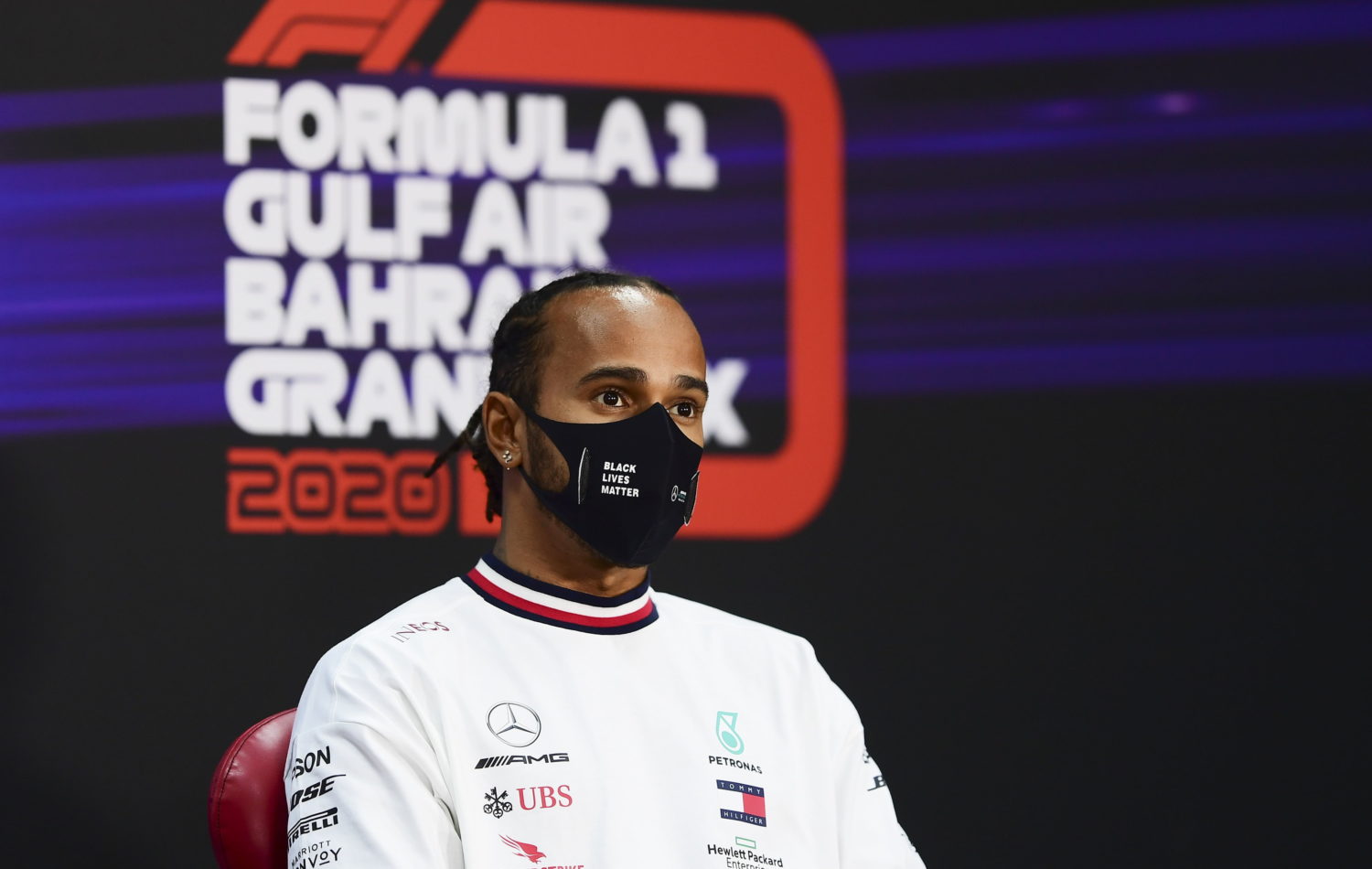 Hamilton sneert naar Pirelli: ‘Dan heb je twee jaar de tijd om nieuwe banden te maken en dan kom je aan met dit’