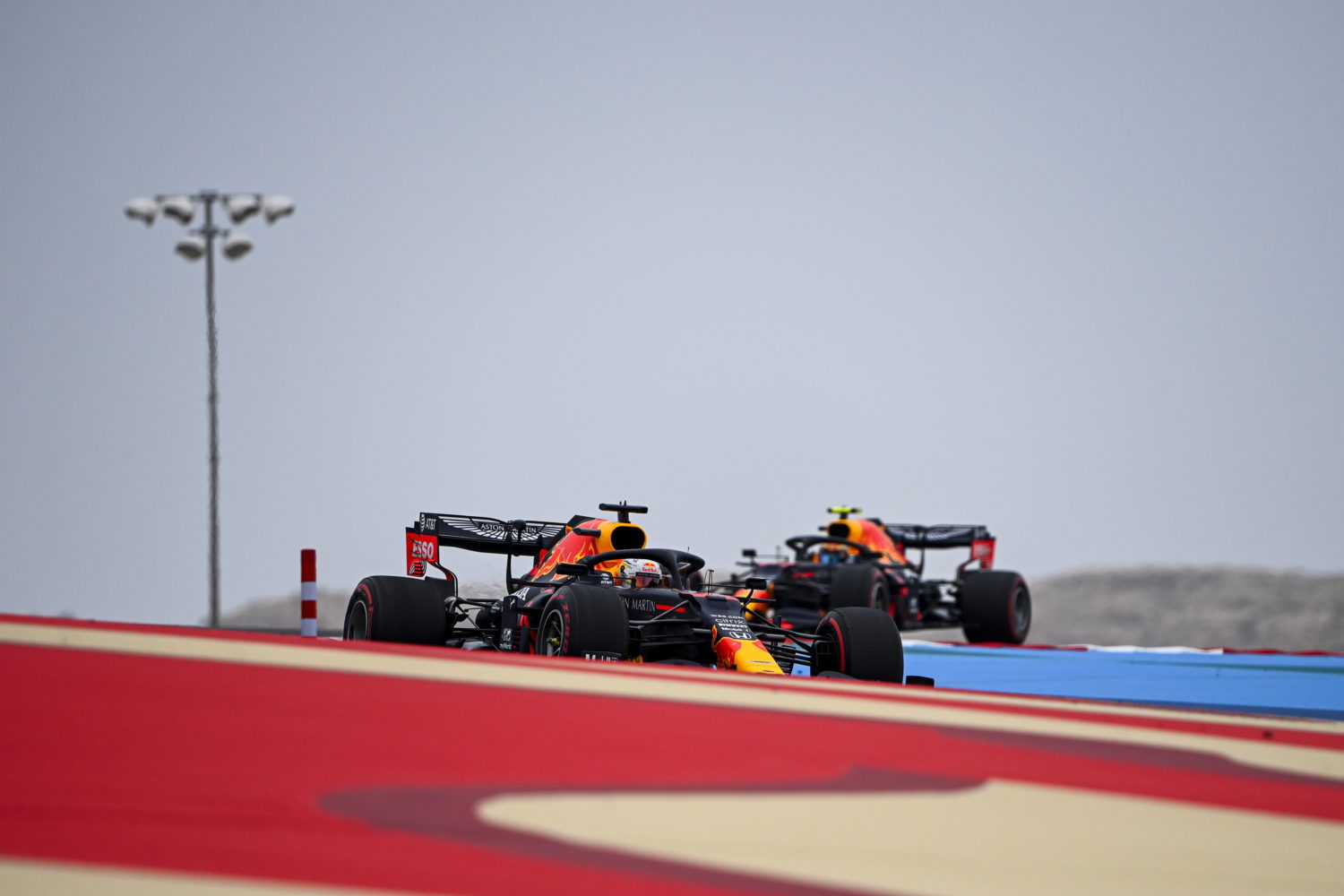 LIVEBLOG: Verstappen het snelst in derde training GP Bahrein