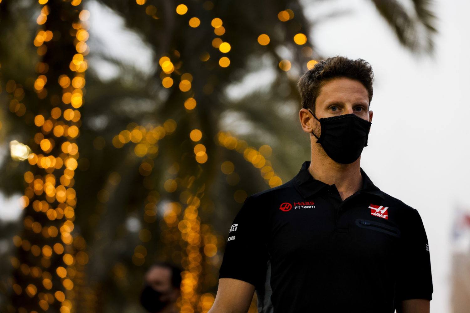 Grosjean wil geen risico nemen: ‘Ik rij niet als linkerhand niet genoeg herstelt’